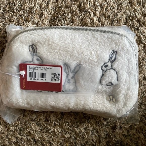 NWT Lululemon New Year Everywhere Belt Bag Fleece - Picture 2 of 9